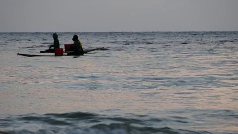 People catch fish sitting in a canoe, fishing in the Andaman Sea. Vídeos de archivo 73617544