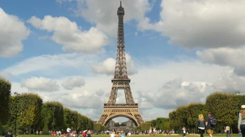 People on the Champ de Mars in front of the Eiffel Tower Stock Footage 41492691