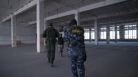 People chase opponents 库存影片 75331777