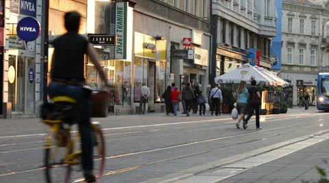 People in the city Video stock 3677342