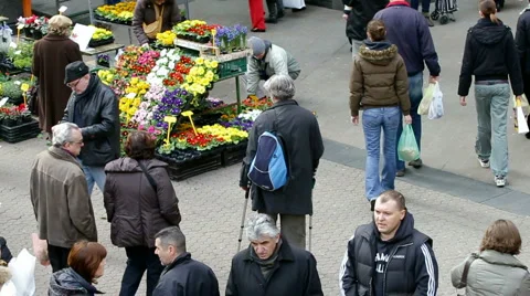 People in the city - reverse slow Video stock 1093490