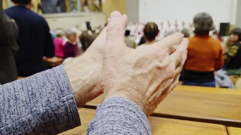 People clap hands in support of the program 스톡 동영상 331160416