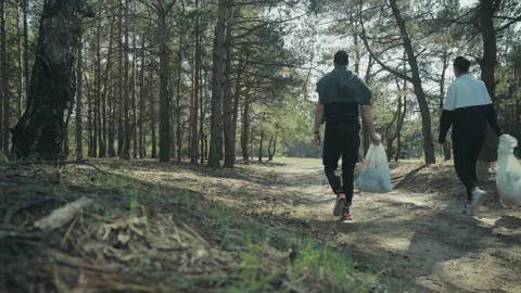 People clean up garbage in the forest, forest cleaning Stockbeeldmateriaal 152979115