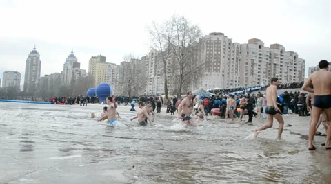 People in cold water during Epiphany in Kiev, Ukraine. 스톡 동영상 35896198