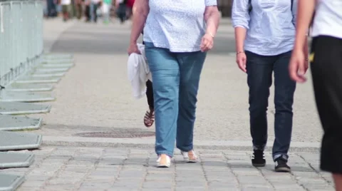 People coming into the camera Video stock 40847309