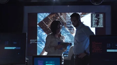 People communicating in space flight center 動画素材 79076450