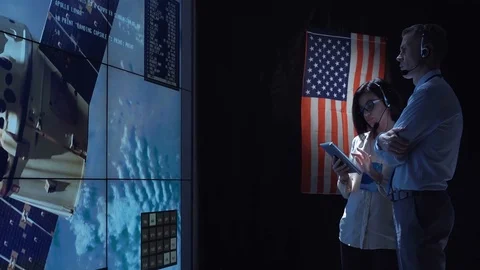 People communicating in space flight center 動画素材 79078286