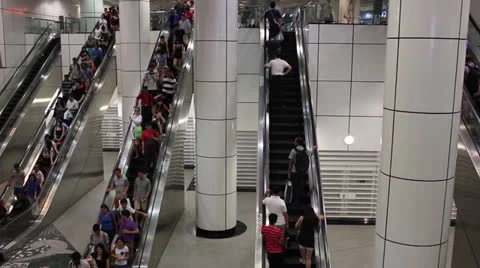 People commuting in subway station Video stock 24813803