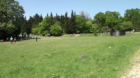 People in the countryside Видео 33043034