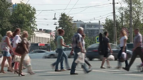 People cross the intersection. Crosswalk. Crowd 스톡 동영상 79391522