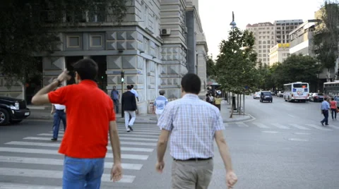 People cross the road Stockbeeldmateriaal 63067743