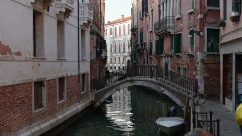 People Crossing Bridge over small Canal in Venice Video stock 219990427