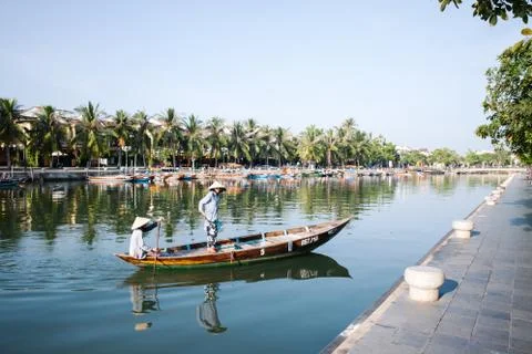 People crossing the river 库存照片