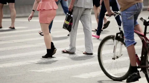 People crossing road Stock Footage 48073177