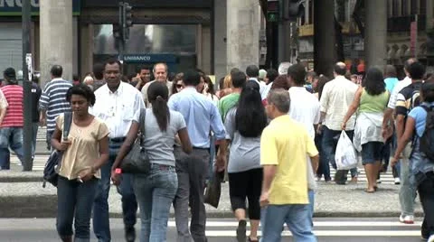 People Crossing A Very Busy Intersection in Rio De Janeiro, Brazil 스톡 동영상 19705963