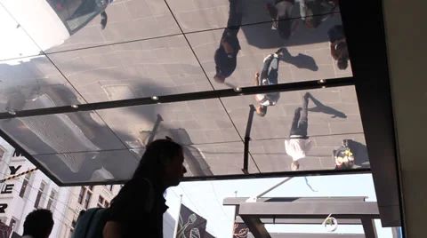 PEOPLE CROWD IN THE CITY CENTRE Stock Footage 34012080