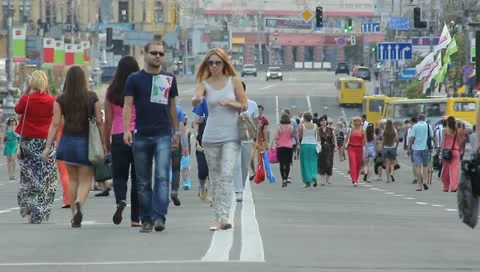 The people crowd in the city, EXTRA STRONG ZOOM, Stock Footage 11393162