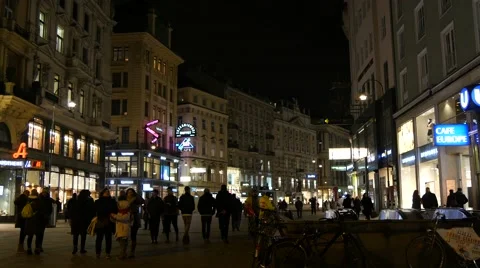 People Crowd in Vienna Видео 46804226