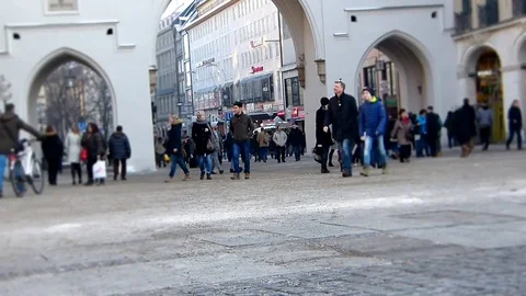 People on the crowded Karlsplatz Stachus square in Munich Vídeo Stock 71672304