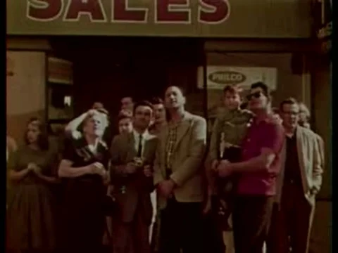 People crowding in the street, examples of fire safety installments you canƒ Vídeo Stock 75282176