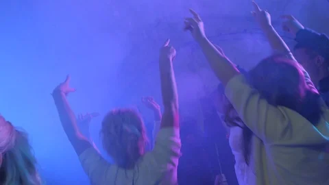 People dance, jump and raise their hands in smoke Video stock 121925120