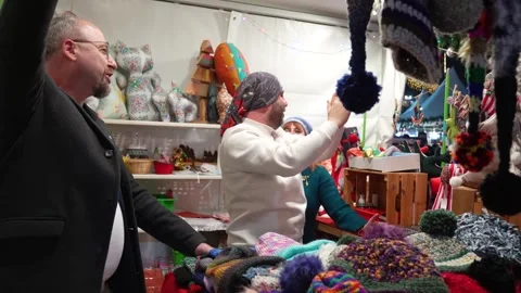 People Dancing and Having Fun at Christmas Market Stalls in Izmir, Dec 20, 2025 Stockbeeldmateriaal 324641102