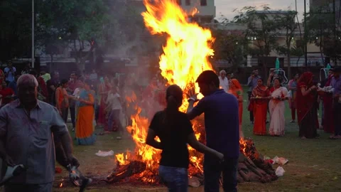 People dancing around a huge bon fire on the hindu festival of holi lohri Stock Footage 255497924