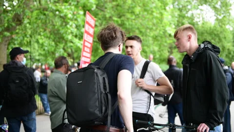 People debating in Speakers' Corner. Stock Footage 157187125