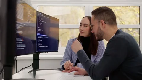 People Developing Computer Code 스톡 동영상 320773725