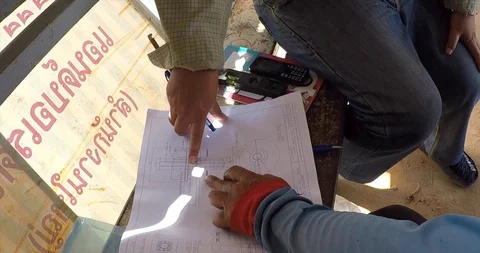 People discuss and plan design 動画素材 93541867