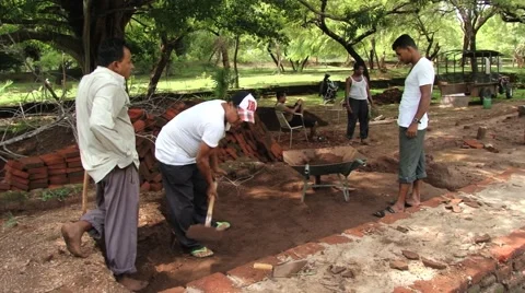 People do restoration work in the ancient city of Polonnaruwa, Sri Lanka. Video stock 62313861