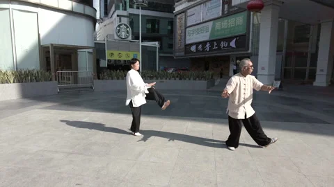 People do Tai Chi in the square， Stock Footage 151432456