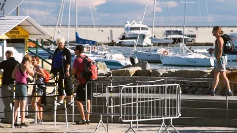 People at the dock Vidéo 95891704
