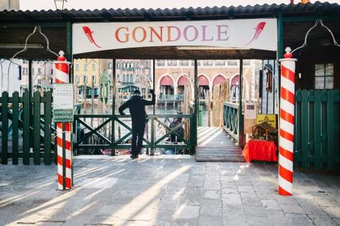People docking of santa sofia gondolas on the Grand Cana Stock Photos