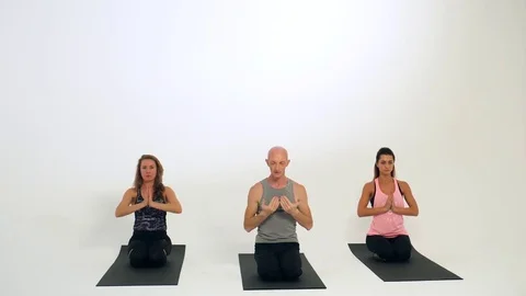 People doing yoga Video stock 82609081
