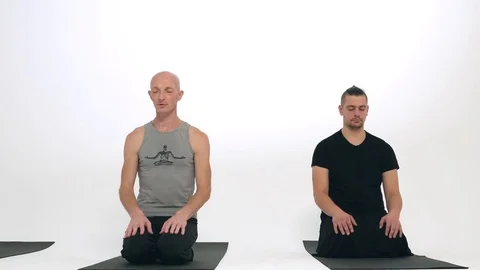 People doing yoga Video stock 82609154