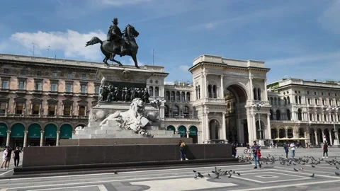 People in Duomo square after lockdown Stock Footage 130673559