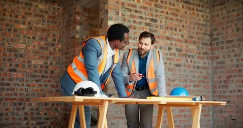 People, engineer and talking at site for meeting, planning and inspection f.. Foto stock