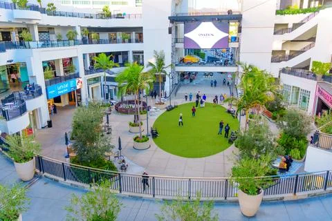 People Enjoying Green Space at FIGat7th Stock-Fotos