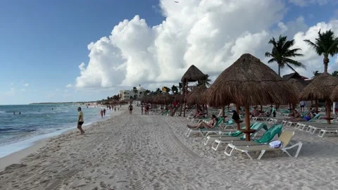 People enjoying white sand tropical Paraiso Beach. 스톡 동영상 169060153