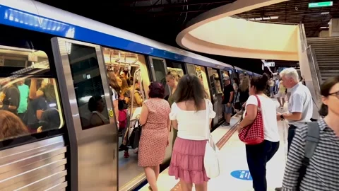 People is enter in metro train (Real Time). Stock Footage 280119219