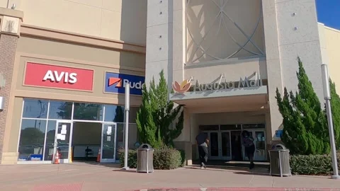 People entering the Augusta Mall during the covid-19 pandemic Stock Footage 143121105