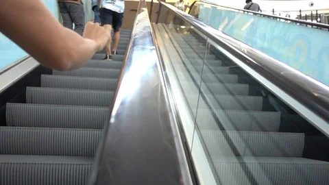 People entering steps &amp; escalator Vídeo Stock 96014275