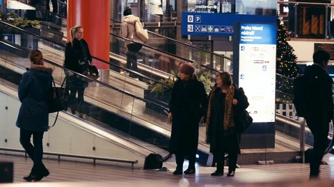 People on escalator Stock Footage 85434616