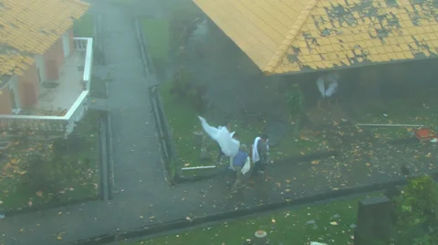 People exposed during a hurricane 库存影片 33869464