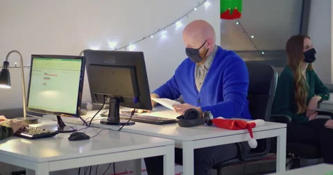 People in face masks working on computers in open space office 스톡 동영상 144267836