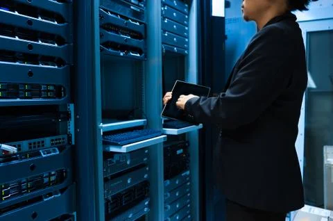 People fix server network in data room Foto stock