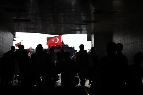 People with the flag in the background Foto stock