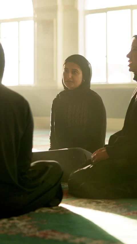People, floor and mosque for talking on islam, seeking knowledge and Stockbeeldmateriaal 287975140