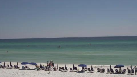 People at a Florida Beach Stockbeeldmateriaal 85524548